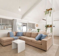 Little Kingsley Beach House 59A Kingsley Drive - Kingaroy Accommodation