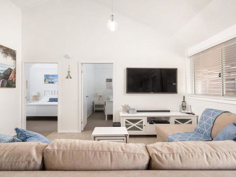 Little Kingsley Beach House 59A Kingsley Drive - Kingaroy Accommodation 4
