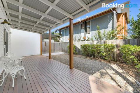 Mudjimba Island Beach House - Kingaroy Accommodation 5