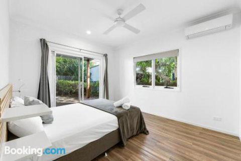 Mudjimba Island Beach House - Kingaroy Accommodation 4