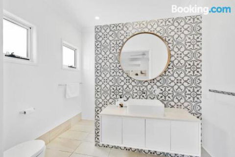 Mudjimba Island Beach House - Kingaroy Accommodation 0