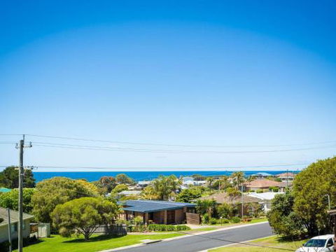 Williams Wonder Large Beach House - Kingaroy Accommodation 3
