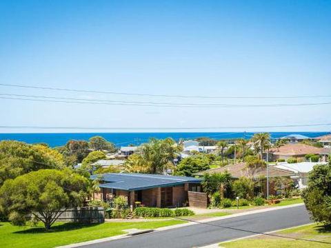 Williams Wonder Large Beach House - Kingaroy Accommodation 4