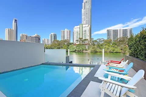 GC Private Homes - Waterfront Villas - Kingaroy Accommodation 0