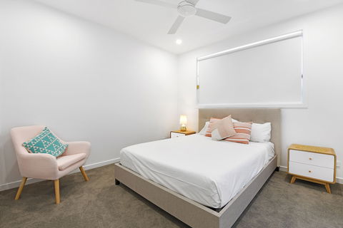 GC Private Homes - Waterfront Villas - Kingaroy Accommodation 4