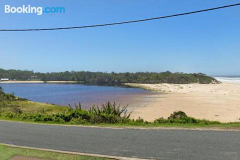 SEASCAPE An Enticing Lakeside Escape - Kingaroy Accommodation 4