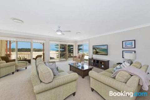 SEASCAPE An Enticing Lakeside Escape - Kingaroy Accommodation 3