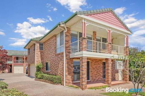 SEASCAPE An Enticing Lakeside Escape - Kingaroy Accommodation 2