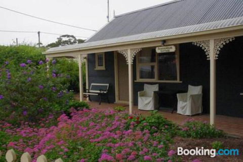 Schoolhouse Cottage American River - Kingaroy Accommodation 3