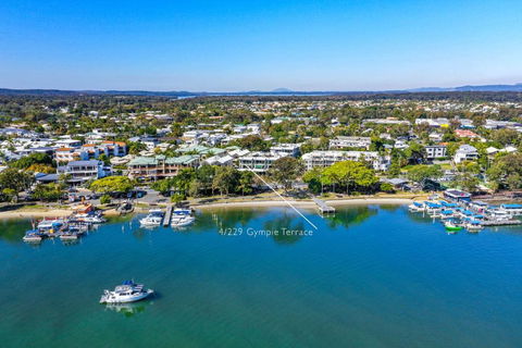 Panoramic River & Ocean Views Noosaville - Kingaroy Accommodation 6