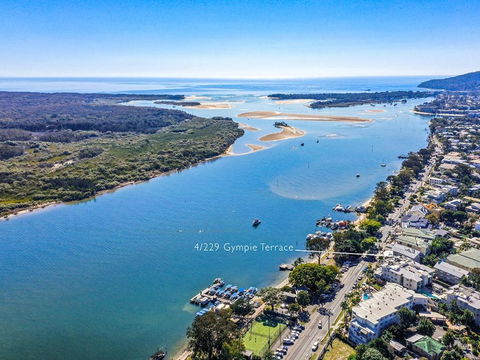 Panoramic River & Ocean Views Noosaville - Kingaroy Accommodation 3