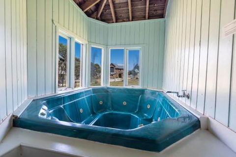 Banjos Chalet Alpine Getaways - Kingaroy Accommodation 3