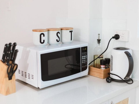 WHITE WAVES 4 ABSOLUTE BEACH FRONT STUDIO HASTINGS POINT - Kingaroy Accommodation 4