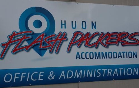 Huon Flash Packers - Kingaroy Accommodation 0