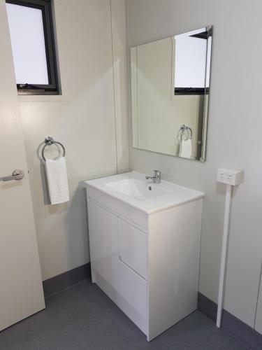 Huon Flash Packers - Kingaroy Accommodation 1