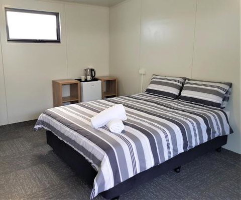 Huon Flash Packers - Kingaroy Accommodation 6