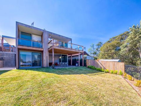 FAIRYTALE Gerroa 4pm Check Out Sundays - Kingaroy Accommodation 1