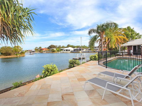April 19 4 Bedroom Home On Canal With Pool Pontoon Aircon & WiFi! - Kingaroy Accommodation 3