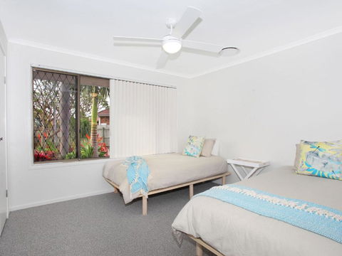 April 19 4 Bedroom Home On Canal With Pool Pontoon Aircon & WiFi! - Kingaroy Accommodation 2