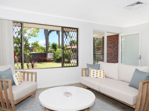 April 19 4 Bedroom Home On Canal With Pool Pontoon Aircon & WiFi! - Kingaroy Accommodation 4
