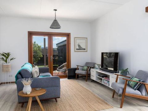 SPINDRIFT Kiama & Surrounds 4pm Check Out Sundays - Kingaroy Accommodation 0