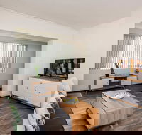 Stylish Apartment in Leafy South Perth - Kingaroy Accommodation