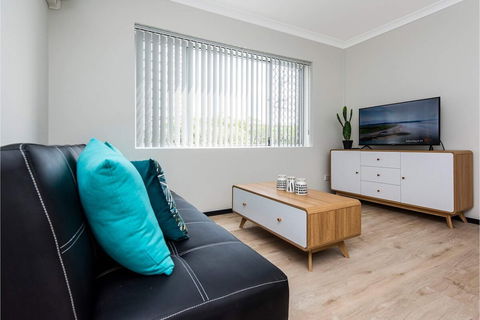 Contemporary 1BR Apartment - Near The City - Kingaroy Accommodation 1