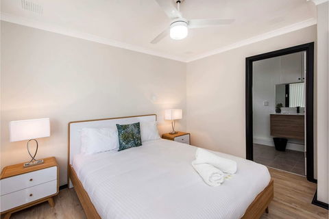Contemporary 1BR Apartment - Near The City - Kingaroy Accommodation 5
