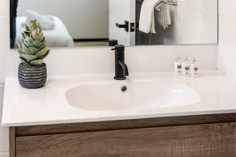 Contemporary 1BR Apartment - Near The City - Kingaroy Accommodation 0