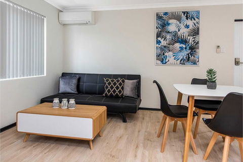 Bright 1BR Apartment Close To Foreshore & Cbd - Kingaroy Accommodation 2