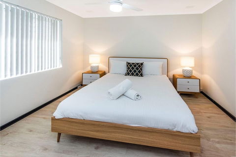 Bright 1BR Apartment Close To Foreshore & Cbd - Kingaroy Accommodation 5