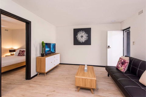 Convenient 1BR Apartment Close To Foreshore & Cbd - Kingaroy Accommodation 3