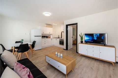 Convenient 1BR Apartment Close To Foreshore & Cbd - Kingaroy Accommodation 4
