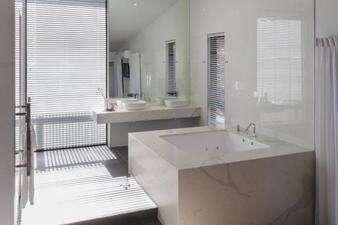 Hepburn Springs Escape Villa 7 - Kingaroy Accommodation 4