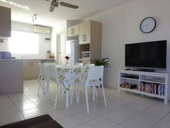 Selene Holiday Apartment AtWest Beach - Kingaroy Accommodation 1
