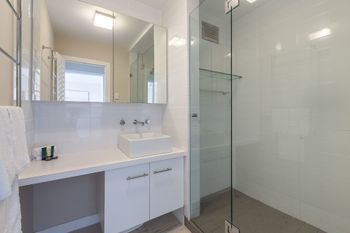 Cottesloe Azura Apartment - Kingaroy Accommodation 4