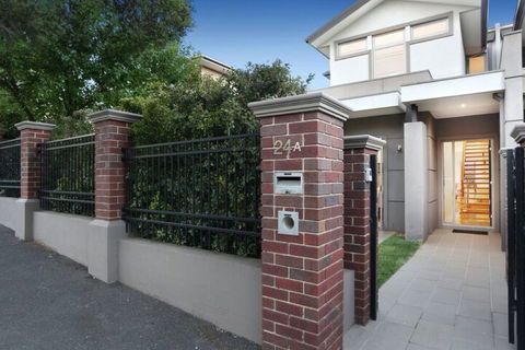 Kew Luxurious Townhouse - Kingaroy Accommodation 2