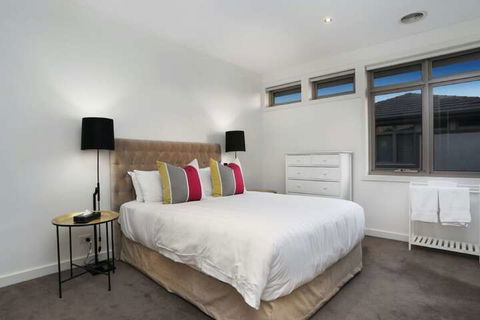 Kew Luxurious Townhouse - Kingaroy Accommodation 5