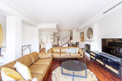 Cottesloe Aqua Retreat - Executive Escapes - Kingaroy Accommodation 0
