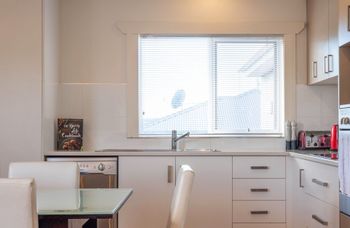 Spacious & Bright 4 Bedroom Home - Kingaroy Accommodation 2