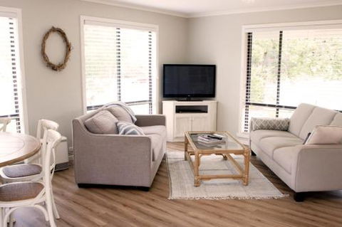 Charlottes Honor River & Golf Cottage - Kingaroy Accommodation 0