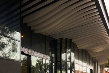 Panoramic Melbourne Views From Stylish Apartment - Kingaroy Accommodation 3