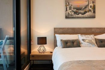 Panoramic Melbourne Views From Stylish Apartment - Kingaroy Accommodation 2