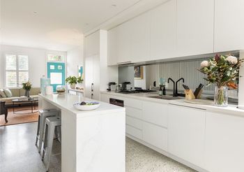 Stunning Executive Home In Glebe - Kingaroy Accommodation 3