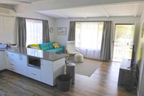The Relax Shack At Culburra Beach Sleeps 7 - Kingaroy Accommodation 3