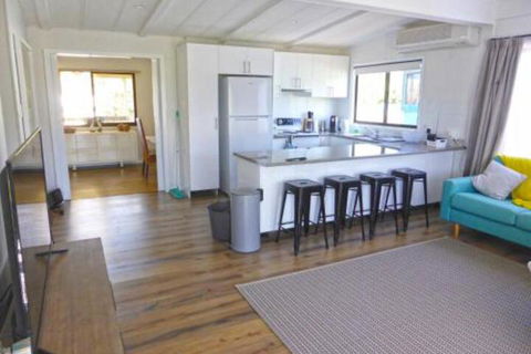 The Relax Shack At Culburra Beach Sleeps 7 - Kingaroy Accommodation 7