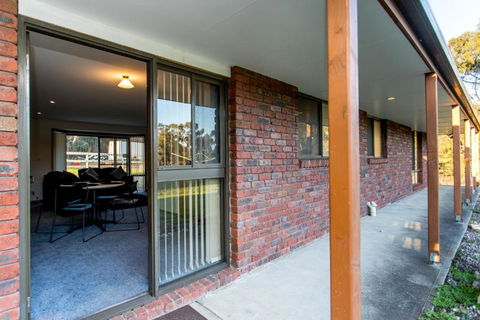 Acton Park Holiday Units - Kingaroy Accommodation 2