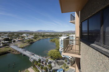 Holiday Inn Townsville - Kingaroy Accommodation 3