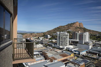 Holiday Inn Townsville - Kingaroy Accommodation 6