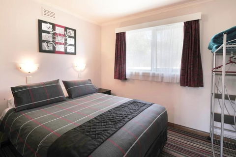 Georges Bay Apartments - Kingaroy Accommodation 3